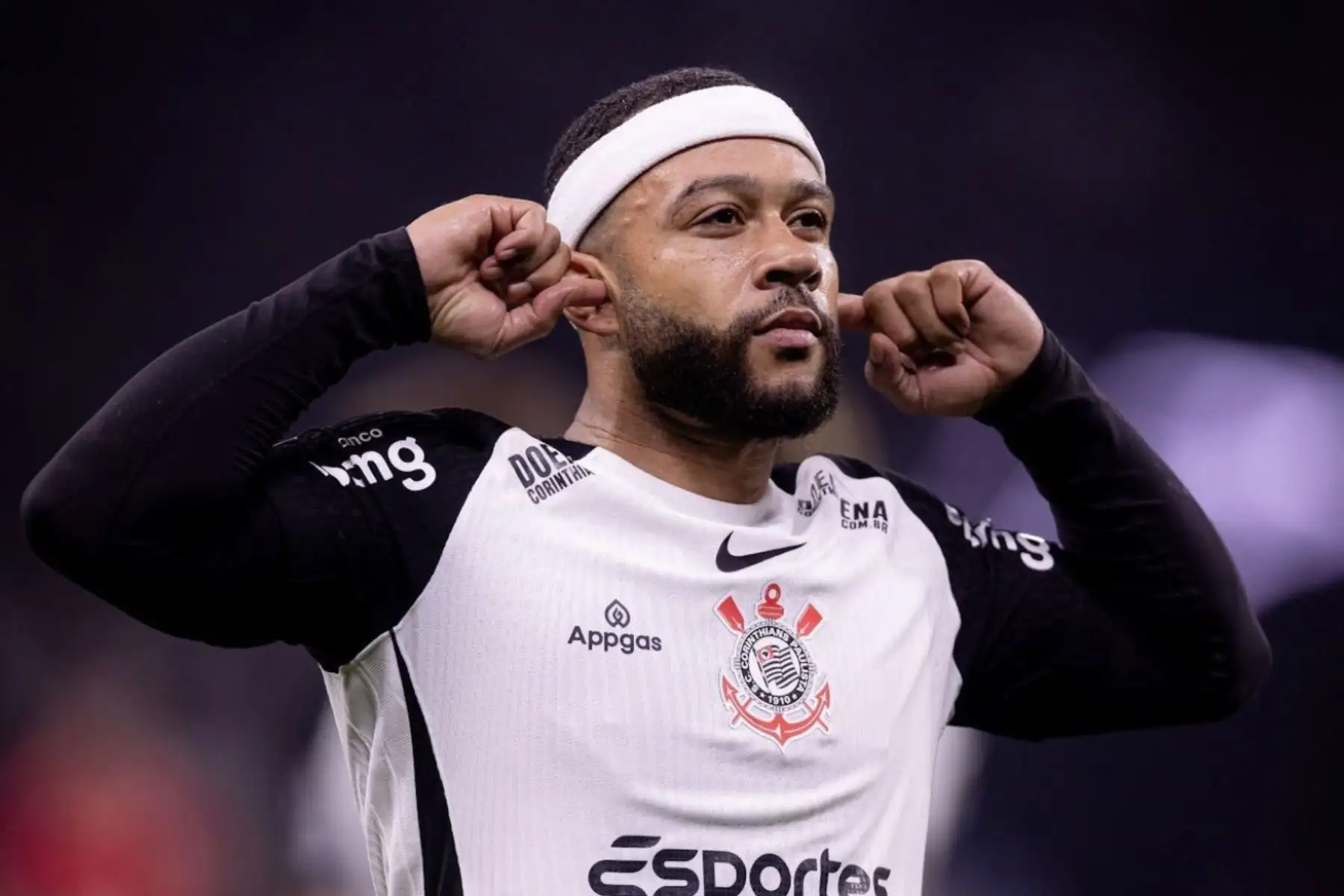Memphis Depay acusa al Corinthians de incumplir un acuerdo para renovar su contrato